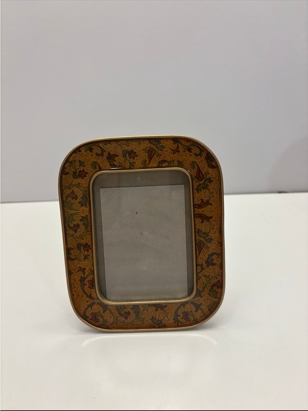 Vintage floral Bucklers 5th Ave Brass Enamel Yellow
Floral Picture Frame